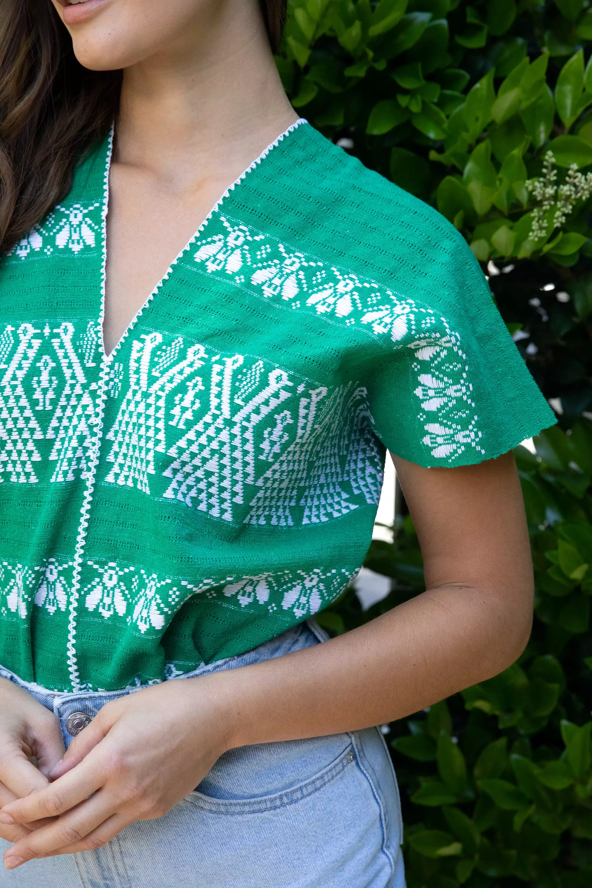 GREEN + WHITE V-NECK CROP