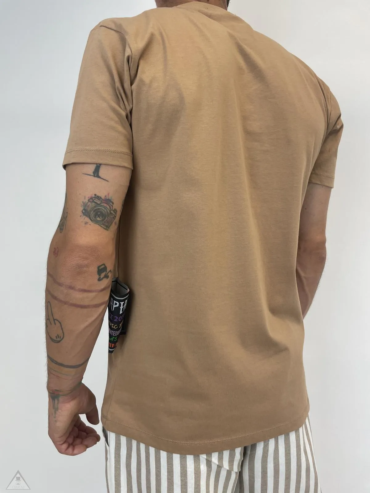 T-shirt cammello Etichetta