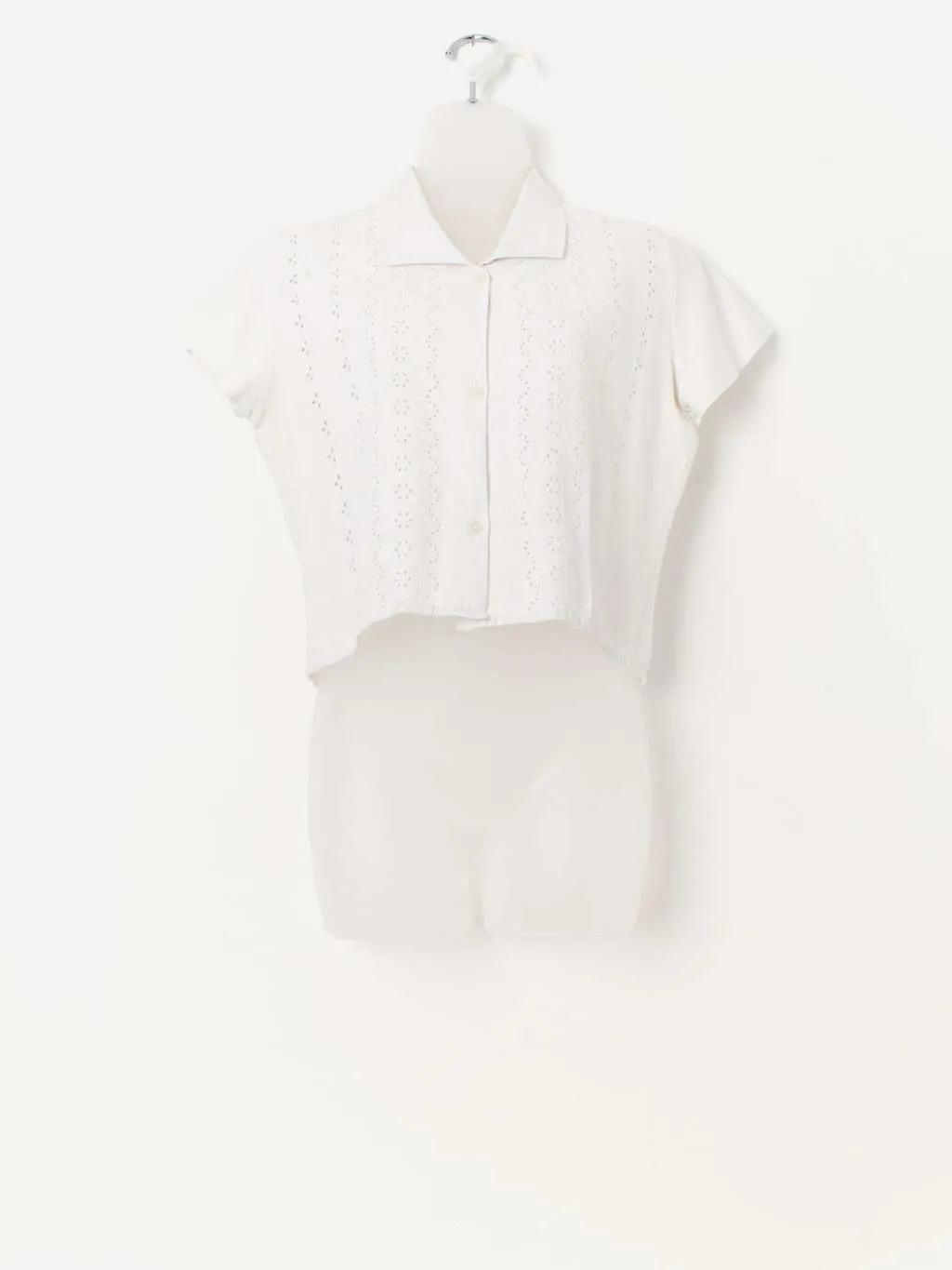 Vintage summer blouse with floral embroidery – Medium