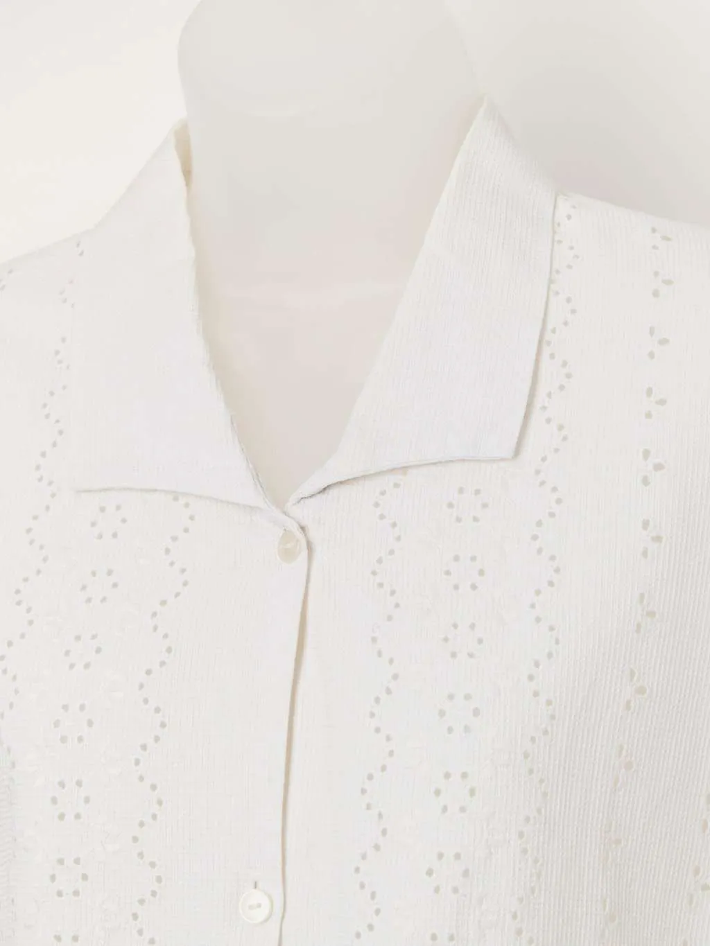 Vintage summer blouse with floral embroidery – Medium